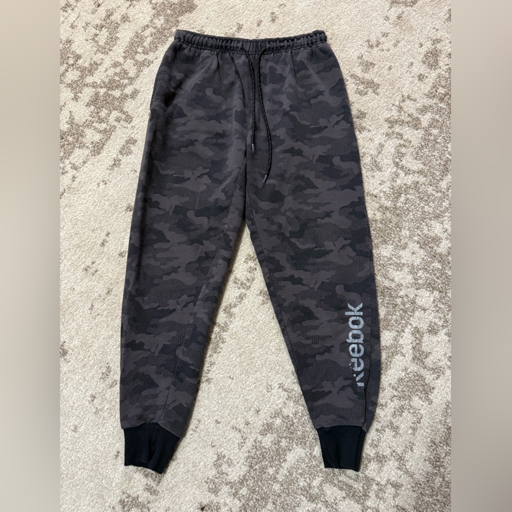 Men’s medium Reebok Black and Gray Camo Sweatpants Joggers